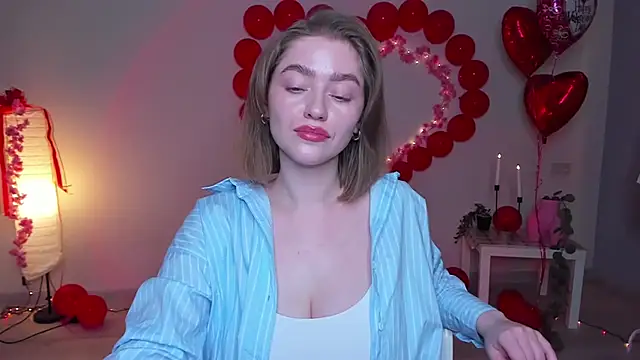 Snapshot of AidaPerry chatting on 02-14-25, 06:19 AidaPerry online show from 02-14-25, 06:19