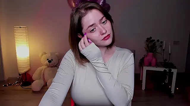 Snapshot of AidaPerry chatting on 03-14-25, 08:28 AidaPerry online show from 03-14-25, 08:28