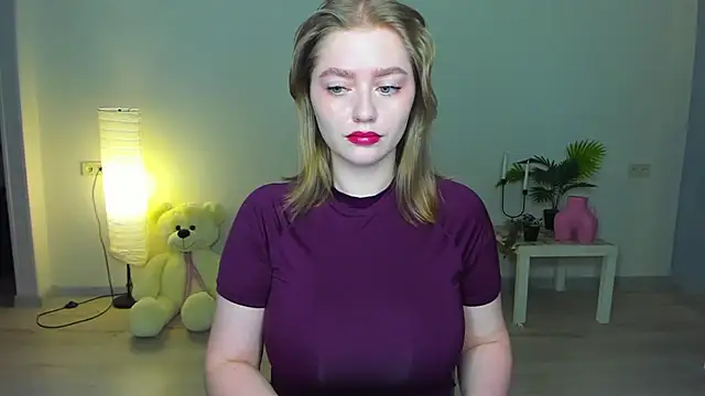 Snapshot of AidaPerry chatting on 09-24-25, 06:44 AidaPerry online show from 09-24-25, 06:44