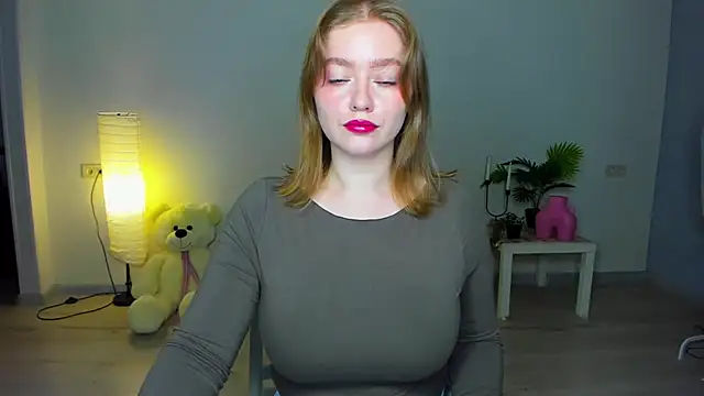 Snapshot of AidaPerry chatting on 10-04-25, 03:43 AidaPerry online show from 10-04-25, 03:43