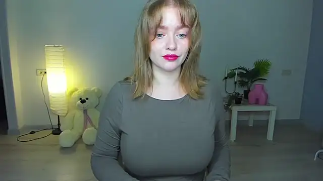 Snapshot of AidaPerry chatting on 10-10-25, 04:17 AidaPerry online show from 10-10-25, 04:17