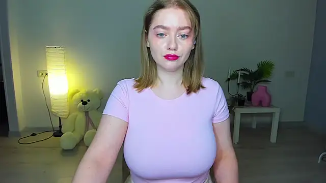 Snapshot of AidaPerry chatting on 10-11-25, 07:01 AidaPerry online show from 10-11-25, 07:01