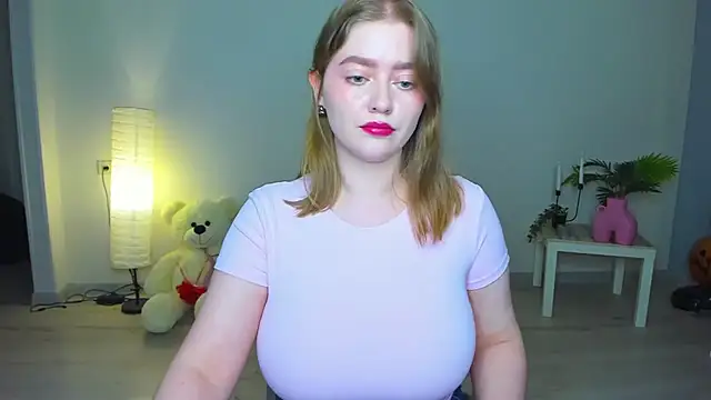 Snapshot of AidaPerry chatting on 12-03-25, 09:35 AidaPerry online show from 12-03-25, 09:35