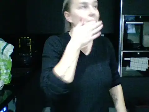 Snapshot of scrummymummy2 chatting on 12-16-25, 09:25 scrummymummy2 online show from 12-16-25, 09:25