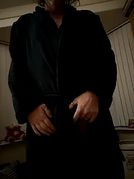 Snapshot of JulianJ50 chatting on 09-10-25, 05:18 JulianJ50 online show from 09-10-25, 05:18