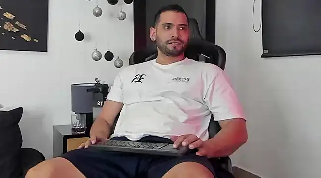 Dereck vega online show from 12-29-24, 08:37