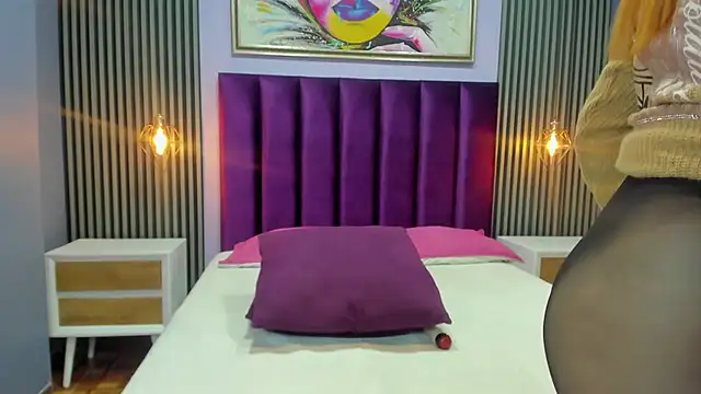 Nahiajhonson  online show from 01-09-25, 03:12