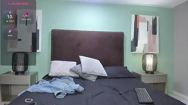 Nahiajhonson  online show from 01-17-25, 12:52