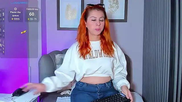 Nahiajhonson  online show from 10-15-25, 01:00