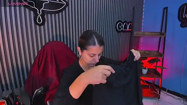 Nahiajhonson  online show from 02-26-26, 12:15