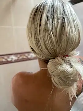 Snapshot of SamaraJay1 chatting on 12-18-24, 01:02 SamaraJay1 online show from 12-18-24, 01:02