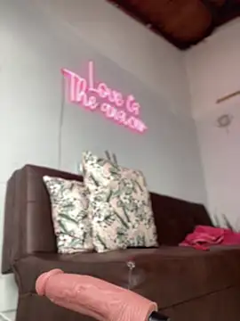 Snapshot of SamaraJay1 chatting on 12-19-24, 01:07 SamaraJay1 online show from 12-19-24, 01:07