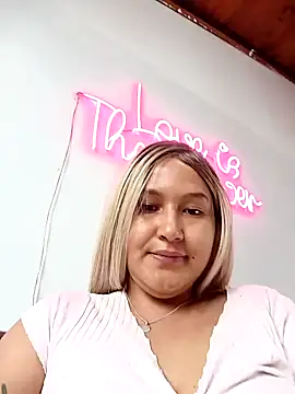 Snapshot of SamaraJay1 chatting on 01-06-25, 01:08 SamaraJay1 online show from 01-06-25, 01:08