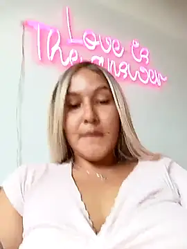 Snapshot of SamaraJay1 chatting on 01-06-25, 04:13 SamaraJay1 online show from 01-06-25, 04:13