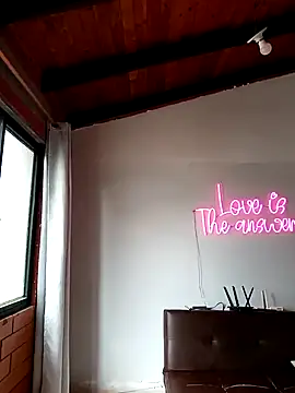 Snapshot of SamaraJay1 chatting on 01-12-25, 01:27 SamaraJay1 online show from 01-12-25, 01:27