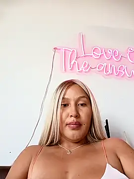 Snapshot of SamaraJay1 chatting on 02-16-25, 07:49 SamaraJay1 online show from 02-16-25, 07:49