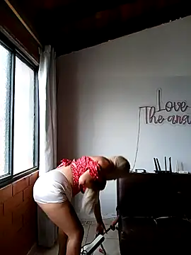 Snapshot of SamaraJay1 chatting on 02-20-25, 05:18 SamaraJay1 online show from 02-20-25, 05:18