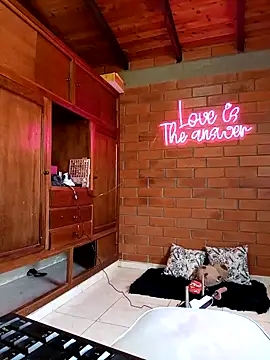 Snapshot of SamaraJay1 chatting on 03-18-25, 03:31 SamaraJay1 online show from 03-18-25, 03:31