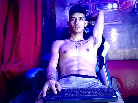 Snapshot of MasterSEX420 chatting on 12-04-24, 11:13 MasterSEX420 online show from 12-04-24, 11:13