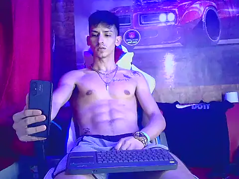 Snapshot of MasterSEX420 chatting on 12-05-24, 02:20 MasterSEX420 online show from 12-05-24, 02:20