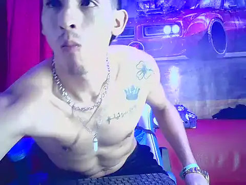 Snapshot of MasterSEX420 chatting on 12-06-24, 01:07 MasterSEX420 online show from 12-06-24, 01:07