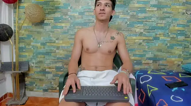 Snapshot of MasterSEX420 chatting on 01-10-25, 03:27 MasterSEX420 online show from 01-10-25, 03:27