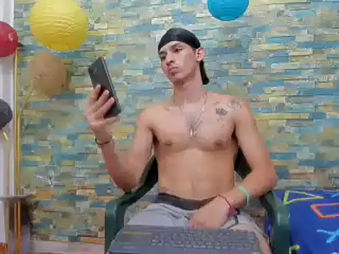 Snapshot of MasterSEX420 chatting on 01-12-25, 08:25 MasterSEX420 online show from 01-12-25, 08:25