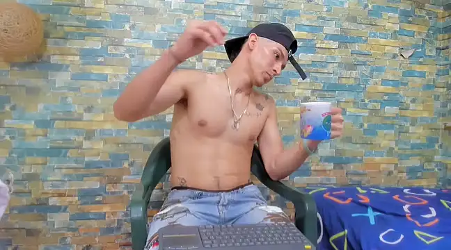 Snapshot of MasterSEX420 chatting on 01-15-25, 02:56 MasterSEX420 online show from 01-15-25, 02:56