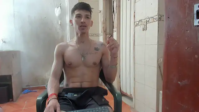 Snapshot of MasterSEX420 chatting on 01-17-25, 06:54 MasterSEX420 online show from 01-17-25, 06:54