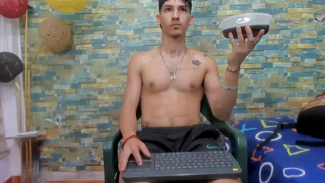 Snapshot of MasterSEX420 chatting on 01-18-25, 01:08 MasterSEX420 online show from 01-18-25, 01:08