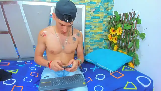 Snapshot of MasterSEX420 chatting on 01-21-25, 04:16 MasterSEX420 online show from 01-21-25, 04:16