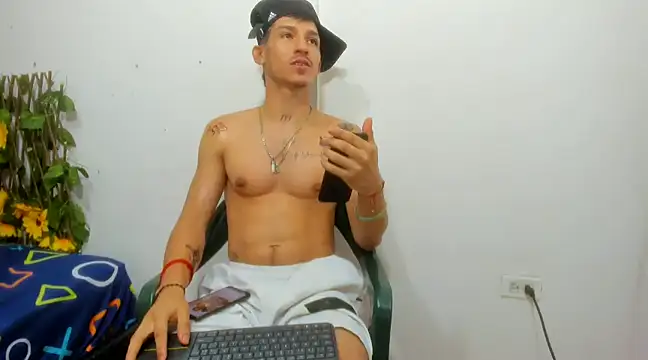 Snapshot of MasterSEX420 chatting on 01-23-25, 03:54 MasterSEX420 online show from 01-23-25, 03:54