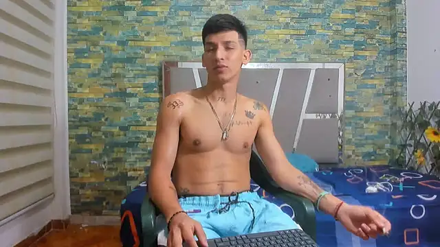 Snapshot of MasterSEX420 chatting on 01-28-25, 01:05 MasterSEX420 online show from 01-28-25, 01:05