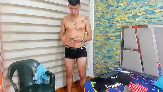 Snapshot of MasterSEX420 chatting on 01-28-25, 04:08 MasterSEX420 online show from 01-28-25, 04:08