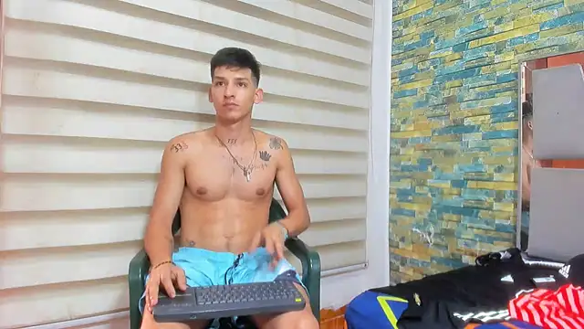 Snapshot of MasterSEX420 chatting on 01-28-25, 07:10 MasterSEX420 online show from 01-28-25, 07:10