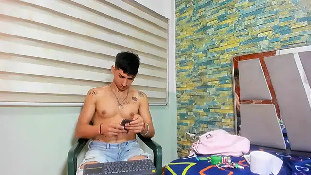 Snapshot of MasterSEX420 chatting on 02-03-25, 03:49 MasterSEX420 online show from 02-03-25, 03:49