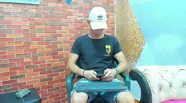 Snapshot of MasterSEX420 chatting on 02-17-25, 12:16 MasterSEX420 online show from 02-17-25, 12:16