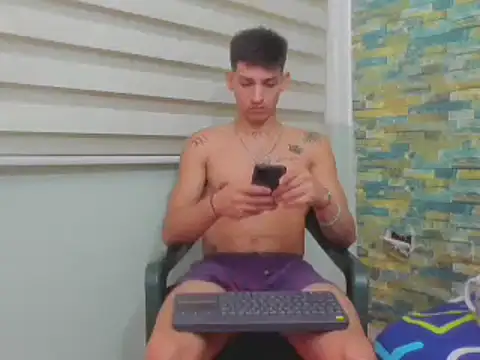 Snapshot of MasterSEX420 chatting on 02-17-25, 03:20 MasterSEX420 online show from 02-17-25, 03:20