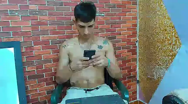 Snapshot of MasterSEX420 chatting on 02-19-25, 12:22 MasterSEX420 online show from 02-19-25, 12:22