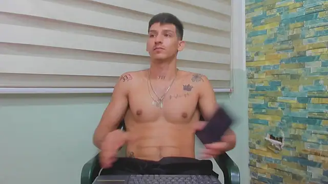 Snapshot of MasterSEX420 chatting on 02-20-25, 03:30 MasterSEX420 online show from 02-20-25, 03:30