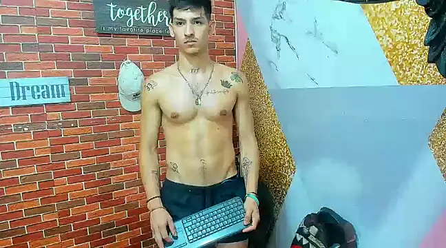 Snapshot of MasterSEX420 chatting on 02-21-25, 03:21 MasterSEX420 online show from 02-21-25, 03:21