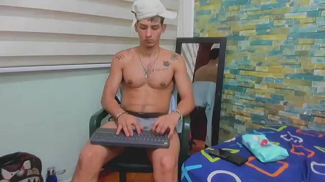 Snapshot of MasterSEX420 chatting on 03-01-25, 12:07 MasterSEX420 online show from 03-01-25, 12:07