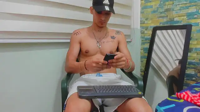 Snapshot of MasterSEX420 chatting on 03-09-25, 03:01 MasterSEX420 online show from 03-09-25, 03:01