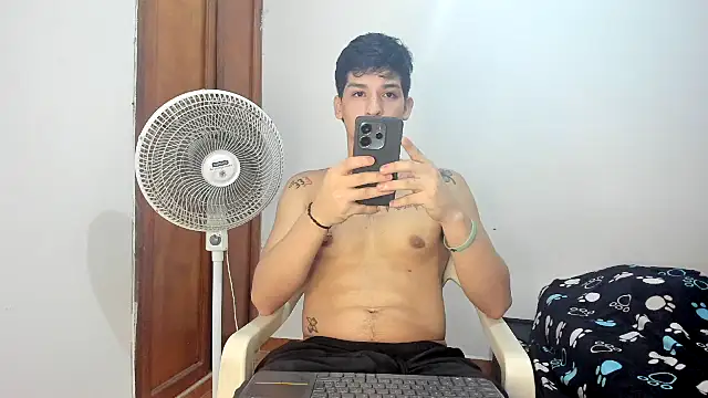 Snapshot of MasterSEX420 chatting on 09-20-25, 11:17 MasterSEX420 online show from 09-20-25, 11:17