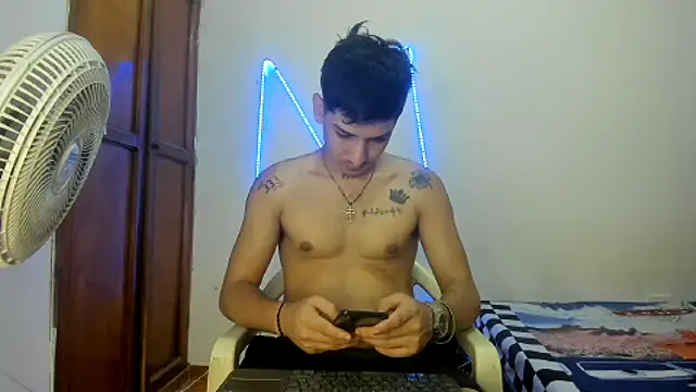 Snapshot of MasterSEX420 chatting on 10-06-25, 07:22 MasterSEX420 online show from 10-06-25, 07:22