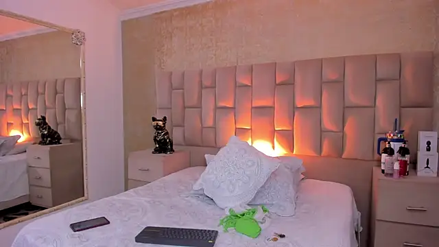 EmmaTorres  online show from 10-15-25, 09:59