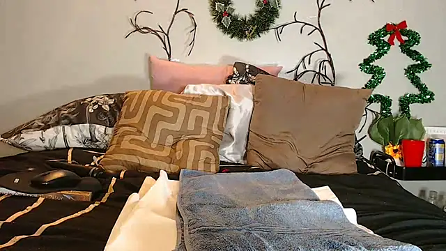 Snapshot of FRUITOFEDEN01 chatting on 12-24-24, 03:27 FRUITOFEDEN01 online show from 12-24-24, 03:27