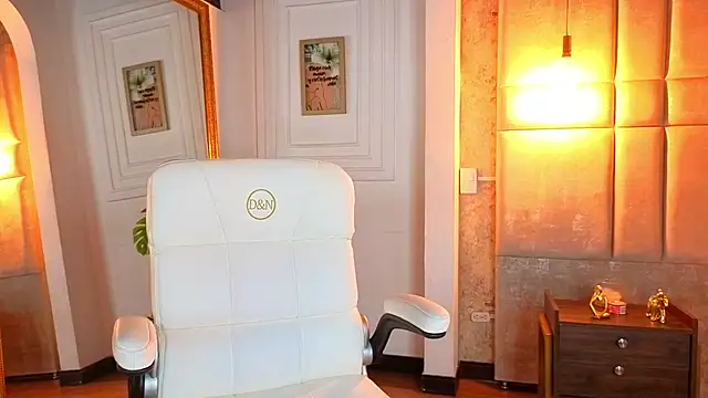 AlessiaLondon online show from 04-27-26, 10:13