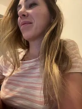 Snapshot of RaquelleDevon chatting on 01-27-25, 09:44 RaquelleDevon online show from 01-27-25, 09:44