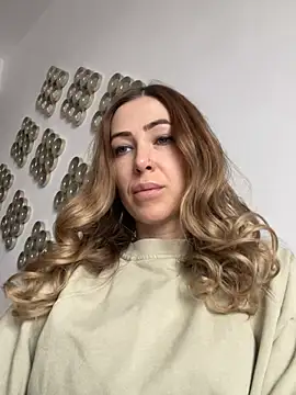 Snapshot of RaquelleDevon chatting on 02-16-25, 11:16 RaquelleDevon online show from 02-16-25, 11:16